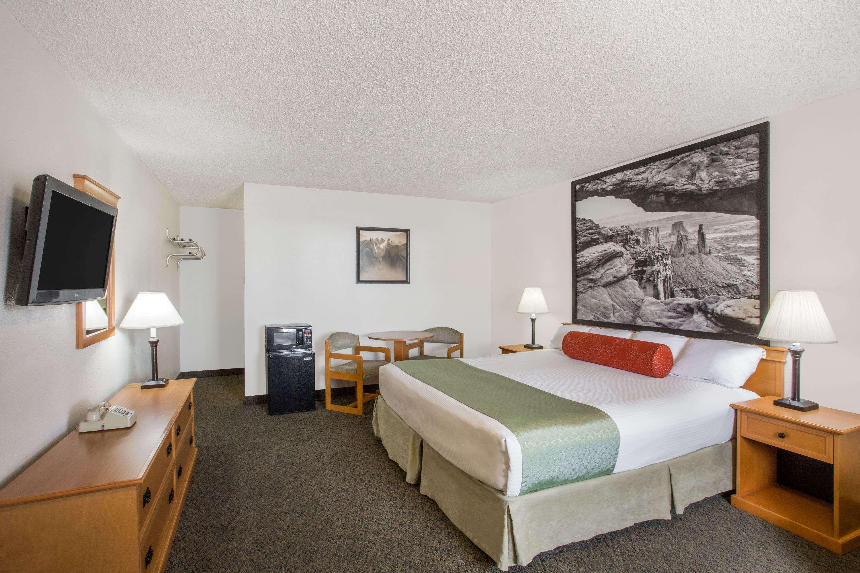 Super 8 By Wyndham Salina/Scenic Hills Area Exterior foto