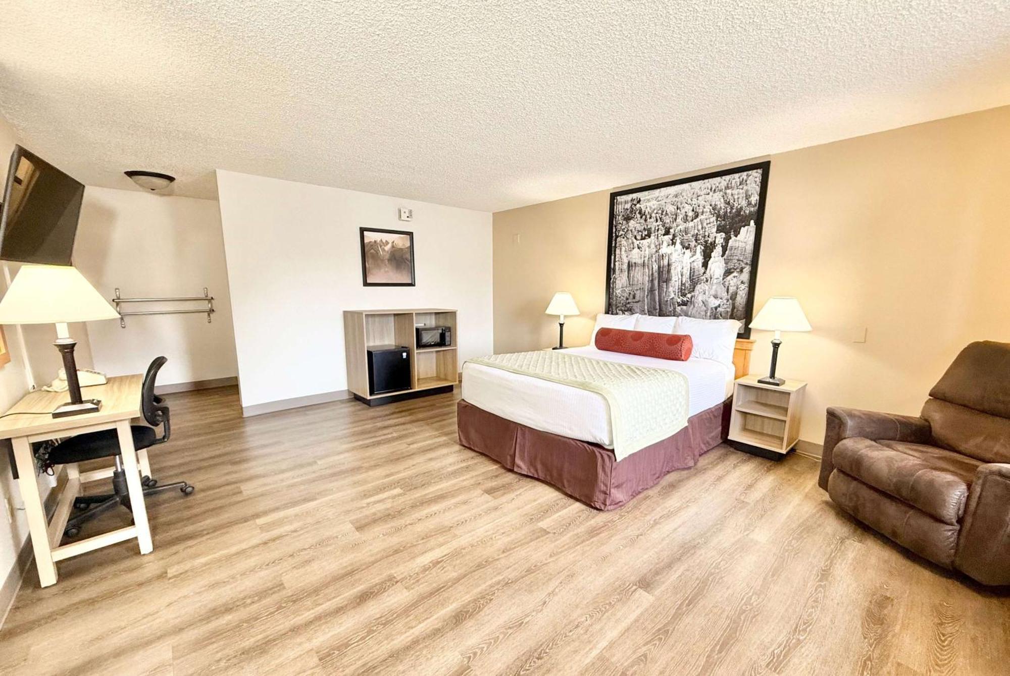 Super 8 By Wyndham Salina/Scenic Hills Area Exterior foto